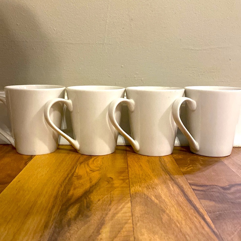 Set of 4 Gibson Home coffee mugs